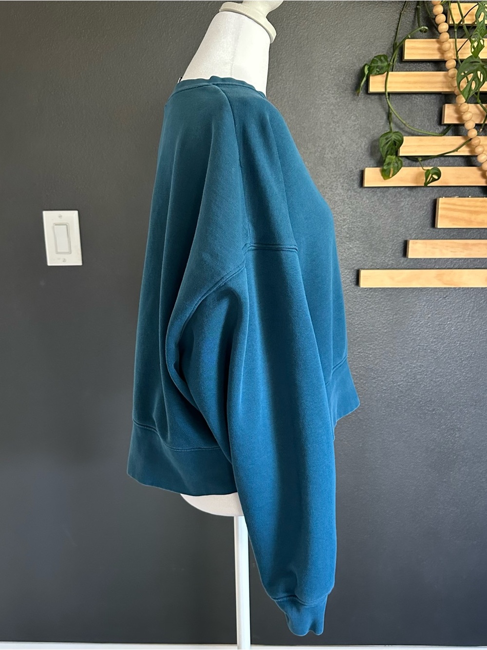 Nike Mini Swoosh Oversized Cropped Fleece Sweatshirt Blue XS - Picture 2 of 8